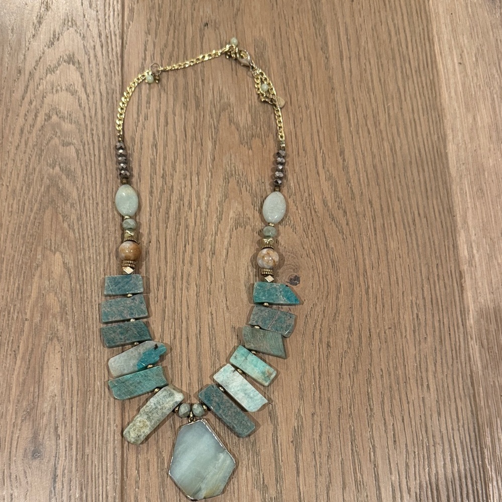Elegant Turquoise and Gold Necklace